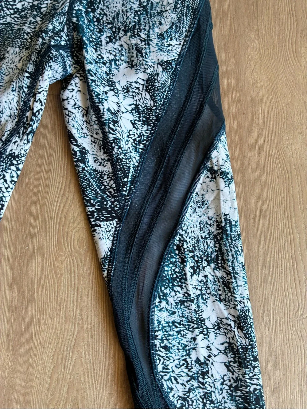 Lululemon Never Still Crop leggings sheer mesh  *21